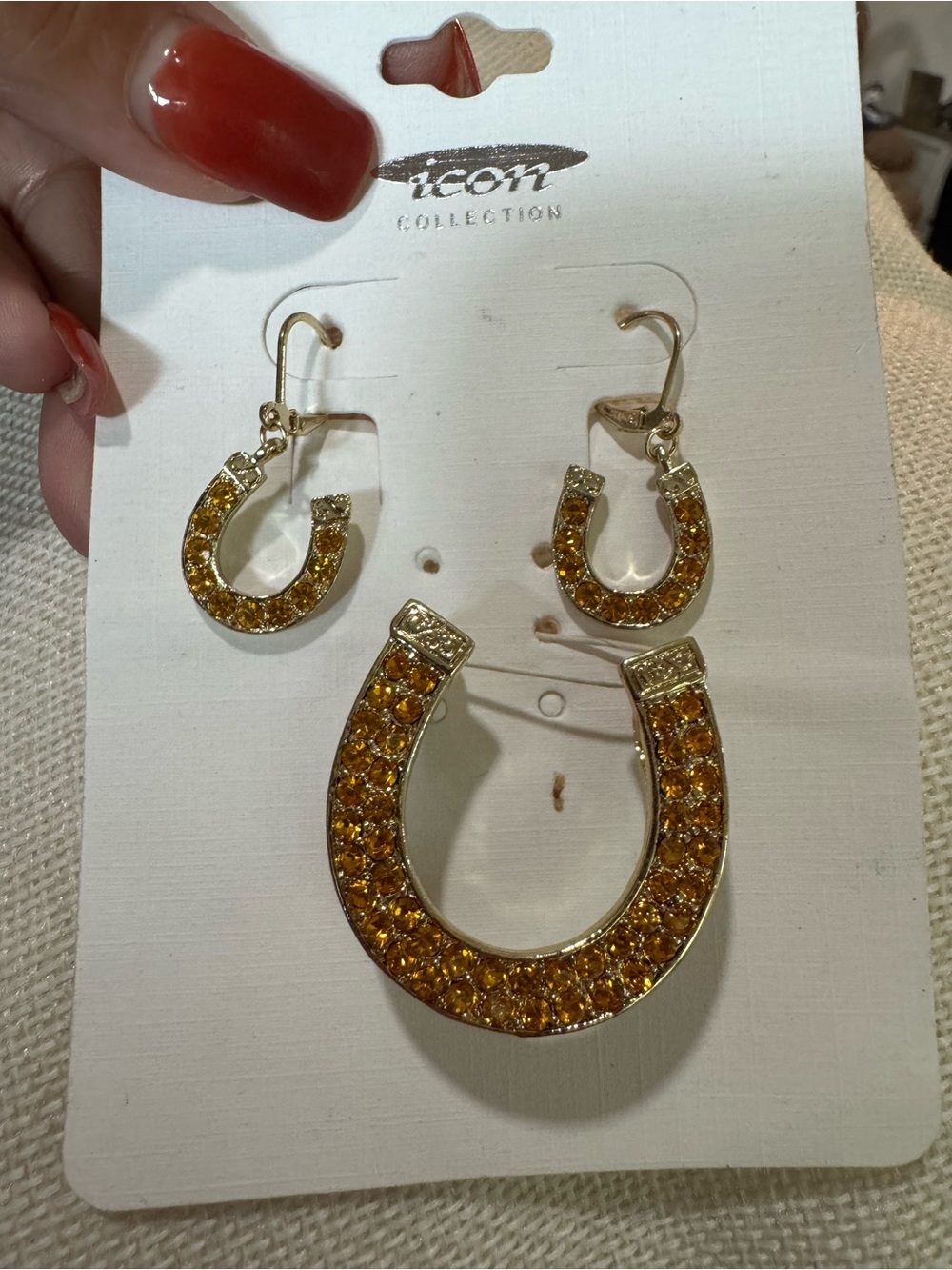 IC COLLECTION Gold-Tone Horseshoe Pendant & Hook Earrings with Amber Crystals